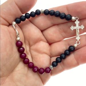 925 SS CROSS CHARM GARNET ONYX BEADED BRACELET